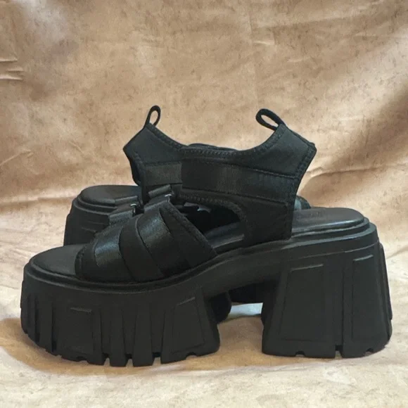 Dolls Kill Sandal Platforms - Picture 3 of 4